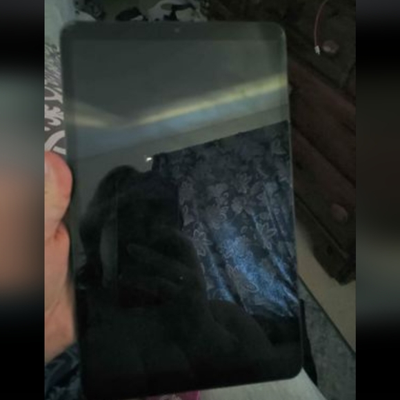 LG G Pad - Picture 2 of 2